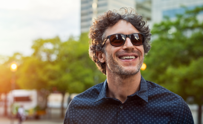 Czy mogę nosić okulary przeciwsłoneczne z soczewkami?