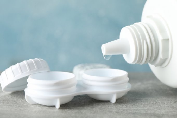 Płyn nalewany na soczewki.