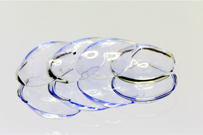 Soczewki kontaktowe.